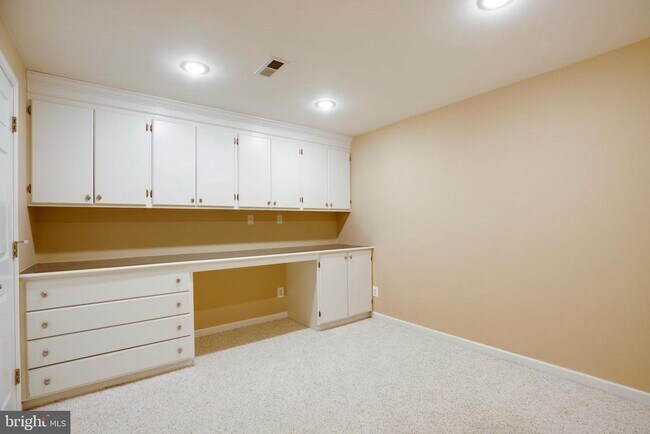 Building Photo - 5105 Claybank Ln