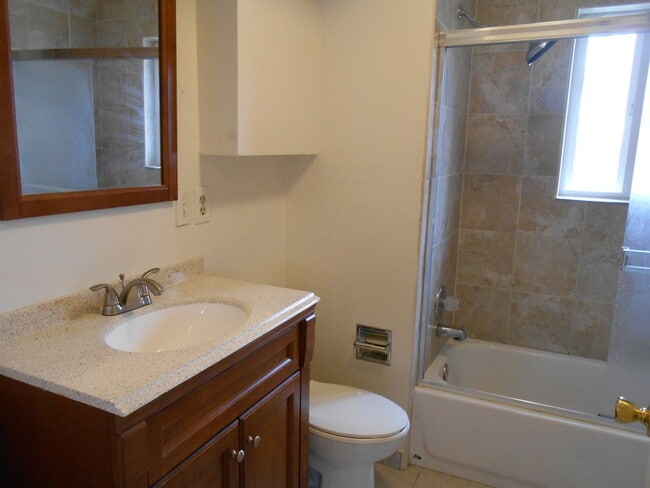 Building Photo - 2 Bedroom, 1 Bath Duplex on Outskirts of Loveland, CO