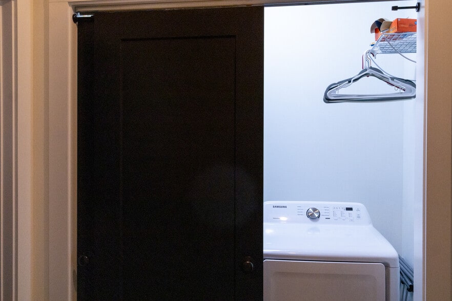 Building Photo - 3051 Hillside Rd