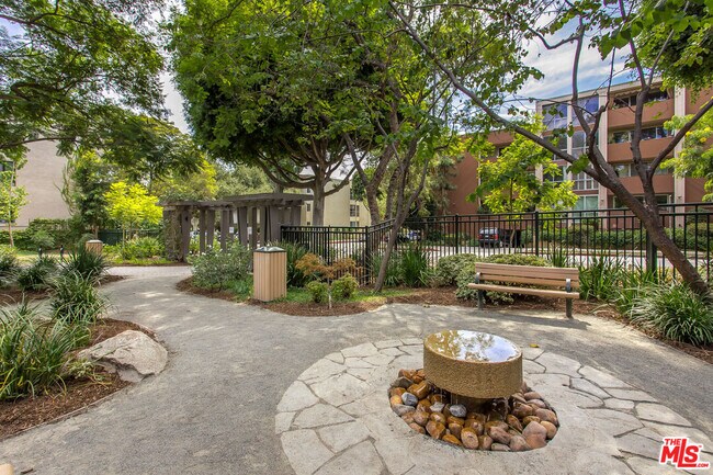 Building Photo - 1210 Kings Rd