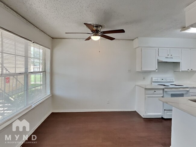Building Photo - 3624 Parkridge Dr