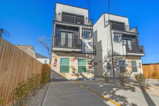 Building Photo - 4229 Elmwood St