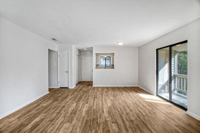 Building Photo - 2 Bedroom 2 Bath TOTALLY Renovated Maumelle Condo