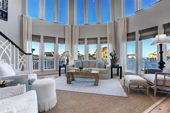 Building Photo - 1834 Tiki Dr