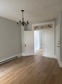 Building Photo - 905 1/2 W Allen St