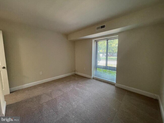 Building Photo - 6139 Leesburg Pike