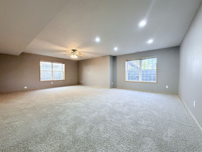 Building Photo - 2374 Kristian St