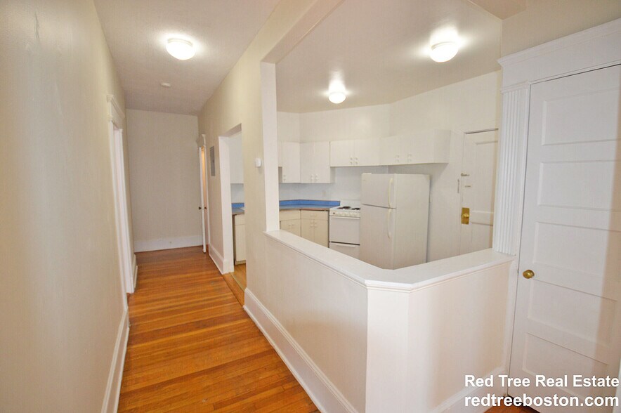 Building Photo - 1589 Beacon St