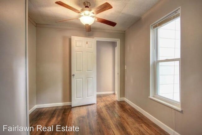 Building Photo - 3 br, 1 bath House - 302 South Grove St.