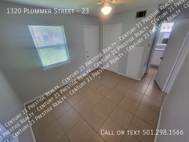 Building Photo - 1320 Plummer St