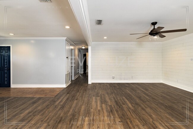 Building Photo - Spacious Brick Home in West Mobile!