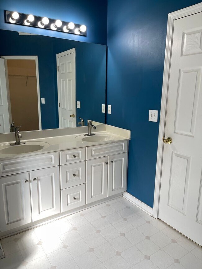 Building Photo - Ranch on full basement