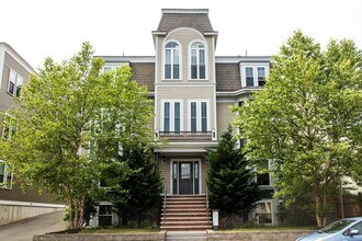 Building Photo - 111 Pleasant St