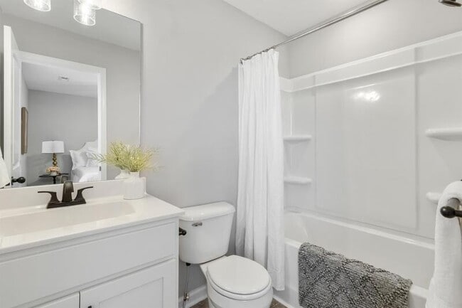 Building Photo - 1115 Hillwood Dr