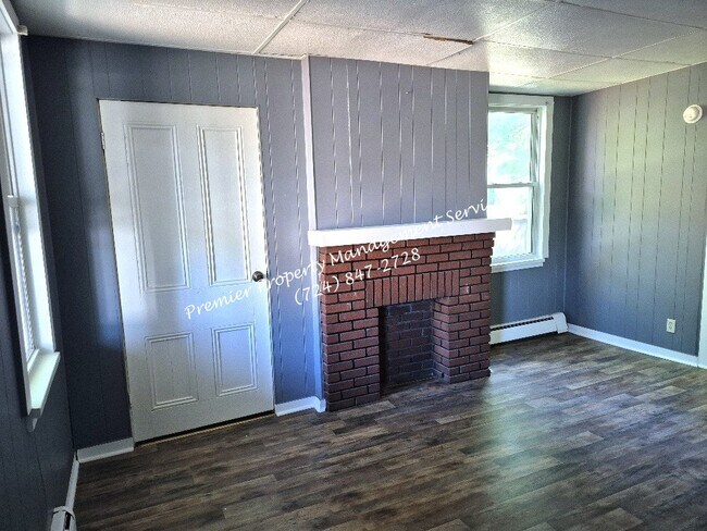 Building Photo - 421 Schiller St