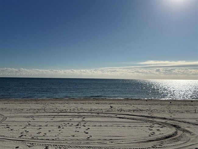 Building Photo - 201 Crandon Blvd