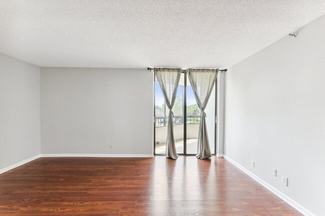 Building Photo - 6463 La Costa Dr