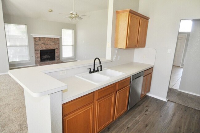 Building Photo - VIEW NOW/COMING SOON - Charming Cul-de-Sac Home in Rockwall with Flexible Floorplan & Spacious Ba...