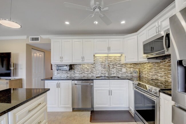 Building Photo - 4028 Newcastle B