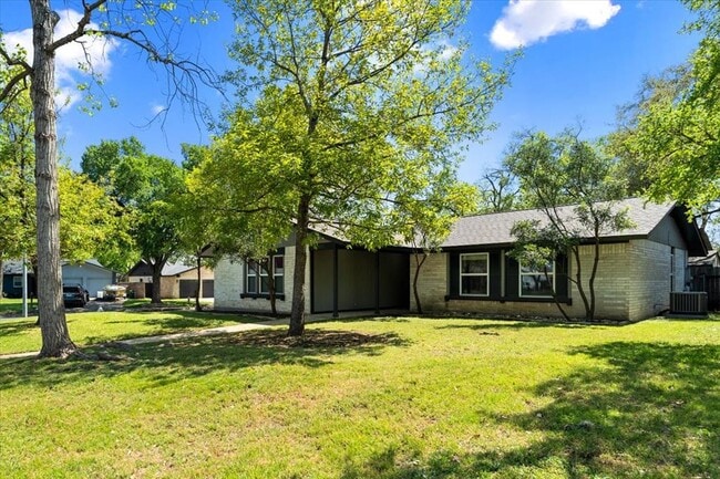 Building Photo - 2501 Redleaf Ln