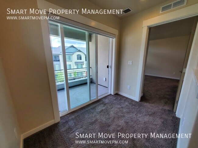 Building Photo - 3246 E Front Runner Ln