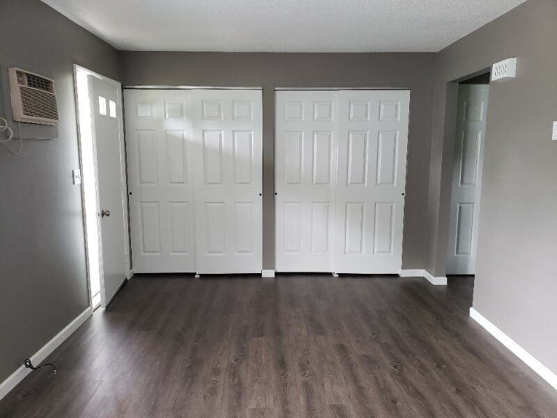 Building Photo - 245 N Liberty St