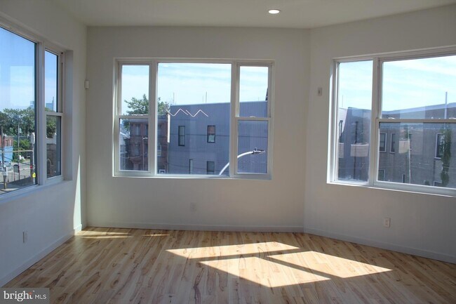 Building Photo - 3017 Ridge Ave