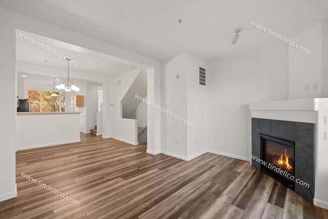 Building Photo - FREE 2ND MONTH RENT! Charming Townhome w/ ...