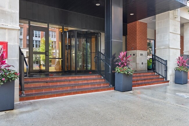 Building Photo - 1025 MAXWELL Ln