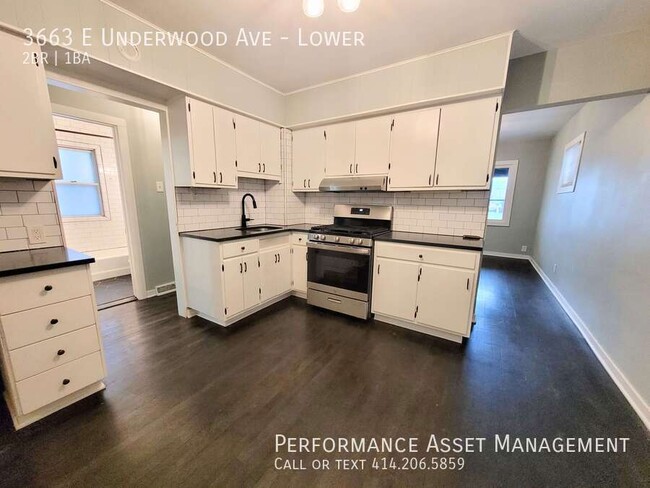 Building Photo - Renovated 2-Bed Lower Duplex in Cudahy Ava...