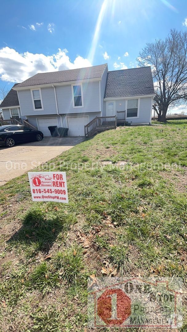 Building Photo - 3 Bedroom, 1 Bathroom Duplex for Rent in I...