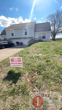 Building Photo - 3 Bedroom, 1 Bathroom Duplex for Rent in I...