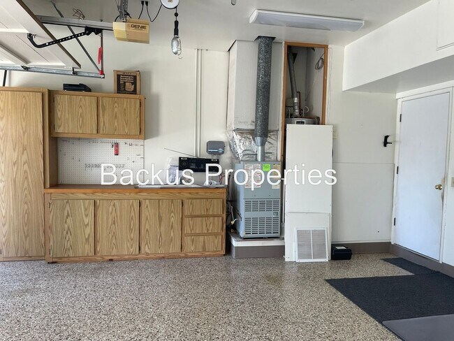 Building Photo - Beautiful home in the Heart of Monterey