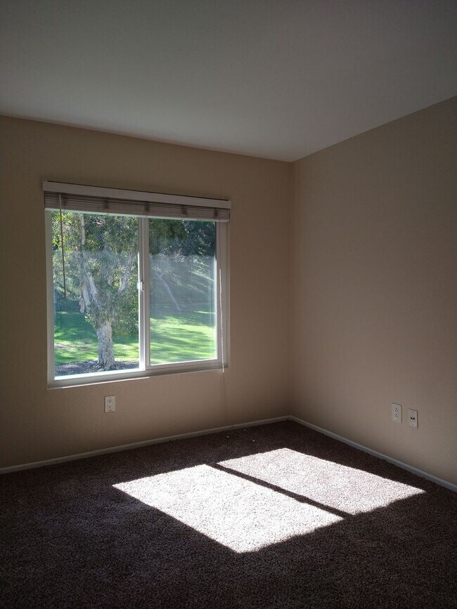 Building Photo - ALL UTILITIES INCLUDED! 3 Bed / 1 Bath Remodeled Condo/Duplex at Tanglewood