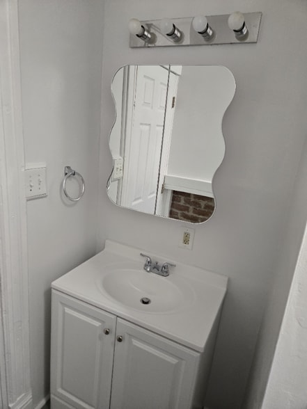 Building Photo - 20 Innis Ave