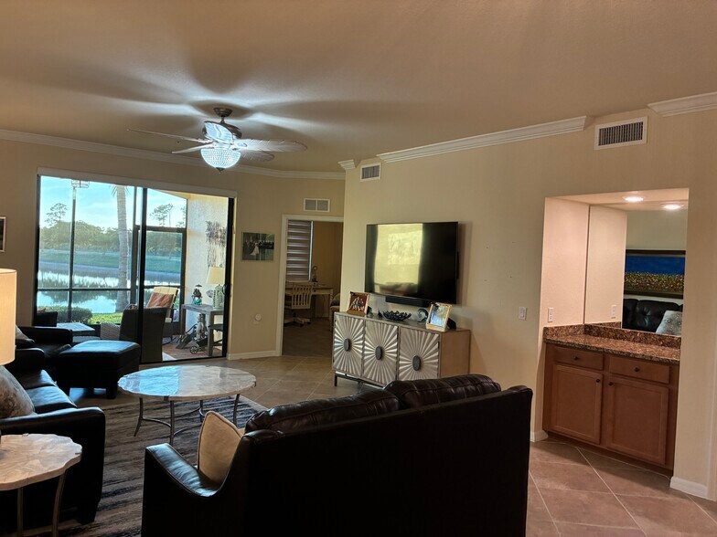 Building Photo - 9532 Avellino Way