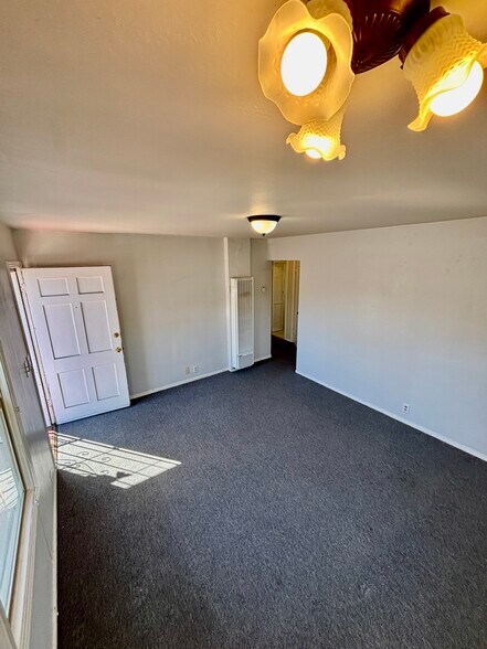 Building Photo - 15091 Robin St