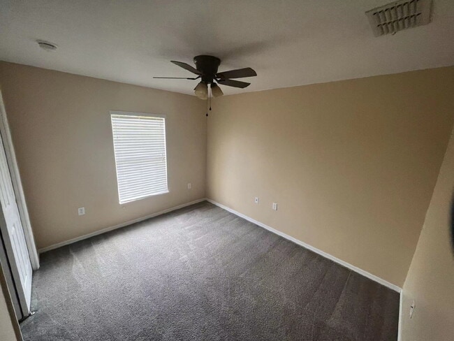 Building Photo - 2 Community Pools • 3-Bed Townhome • Gated Community • Modern Kitchen • Prime New Tampa Location