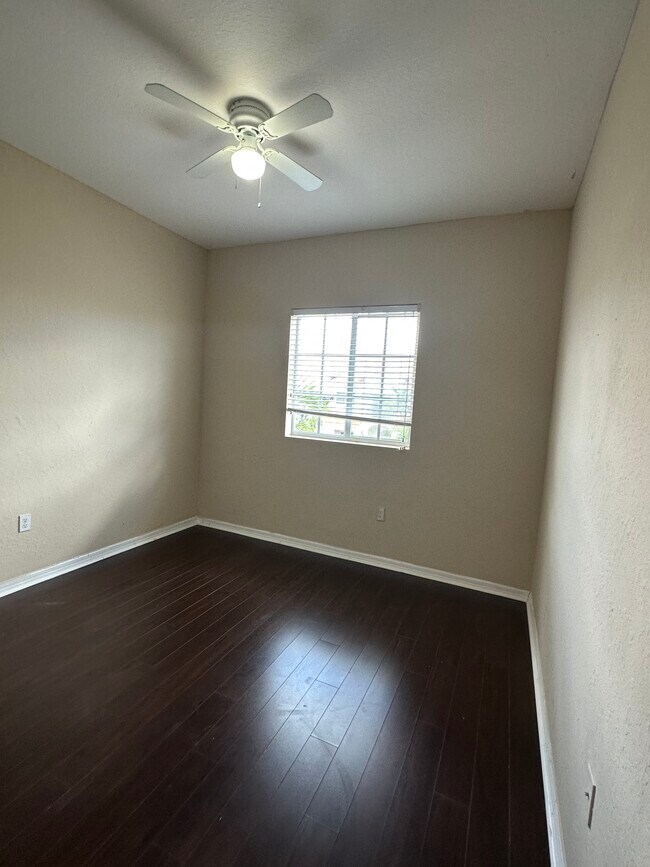 Building Photo - 3532 NW 29th Ct