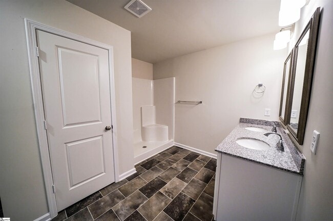 Building Photo - 112 Myers Ln