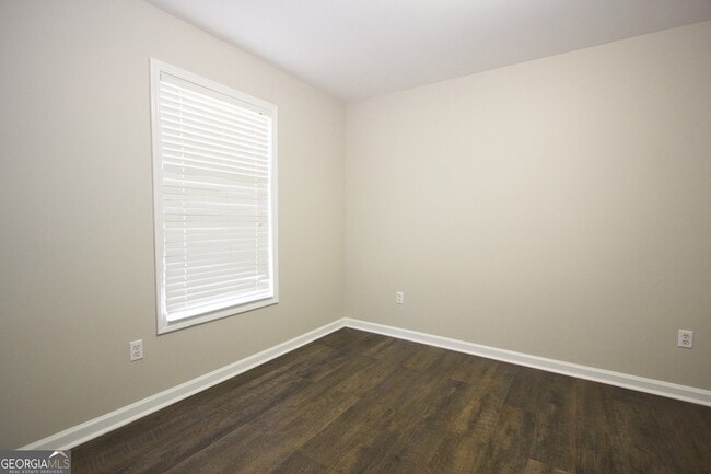 Building Photo - 585 Chapel Walk Ln SE