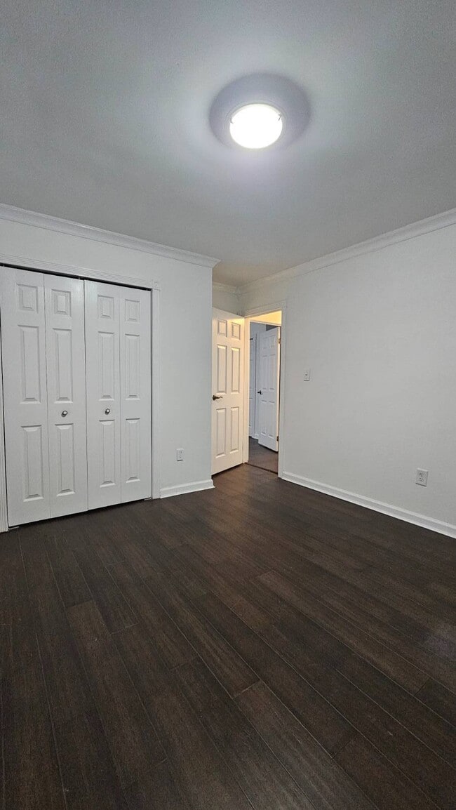 Building Photo - 5 Ontario Dr