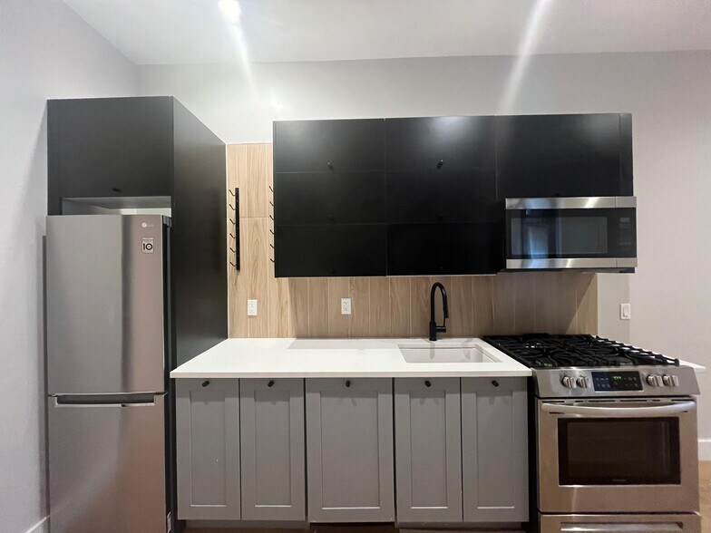 Building Photo - 172 New York Ave