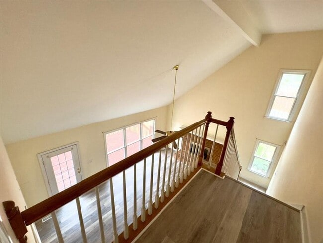 Building Photo - 219 Deerhill Dr