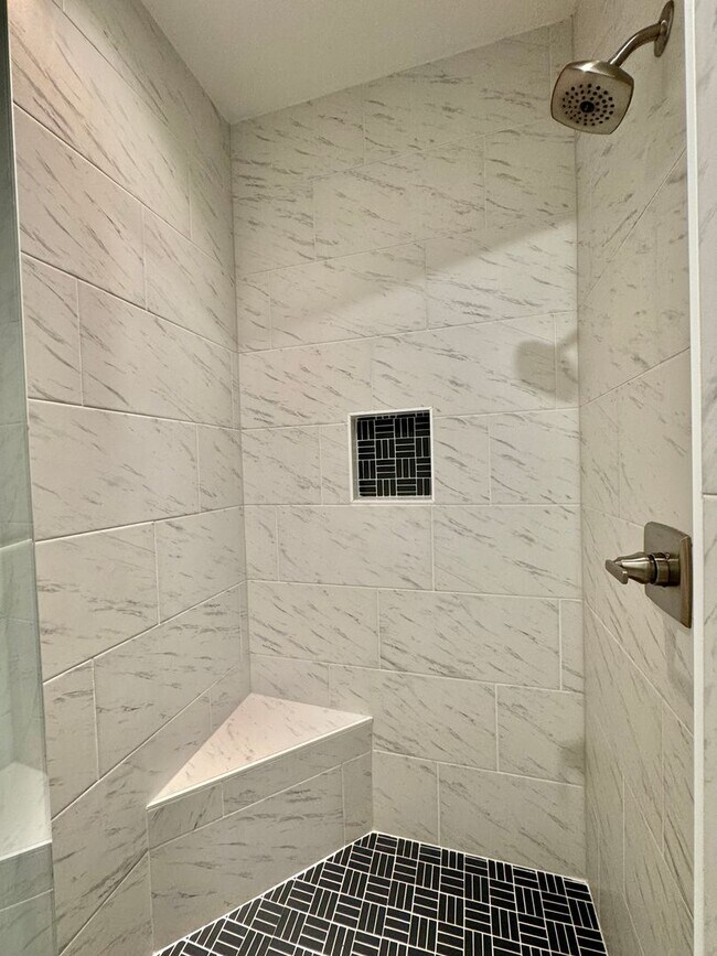 Building Photo - 3 bedroom home with 3.5 bathrooms and 2 Car Garage