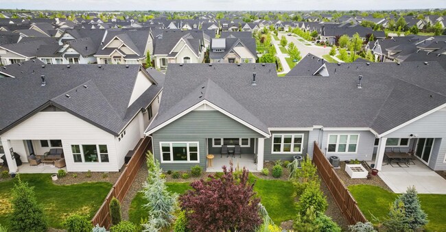 Building Photo - 2 bed 2.5 bath premium upgraded home in 55...