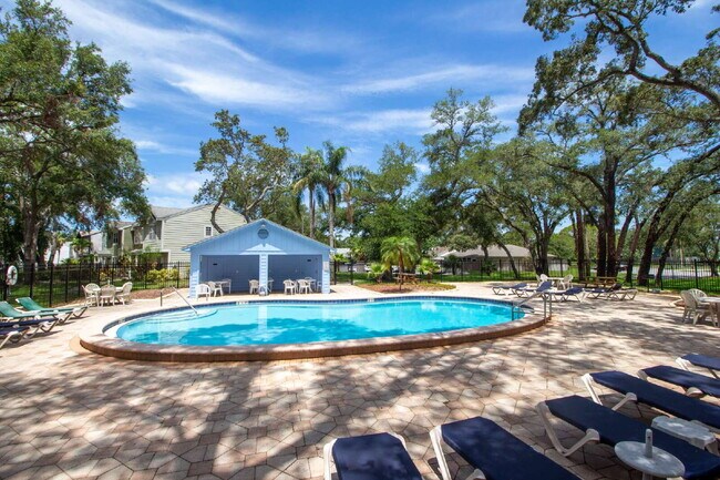 Building Photo - This tasteful decorated home features 3 be...