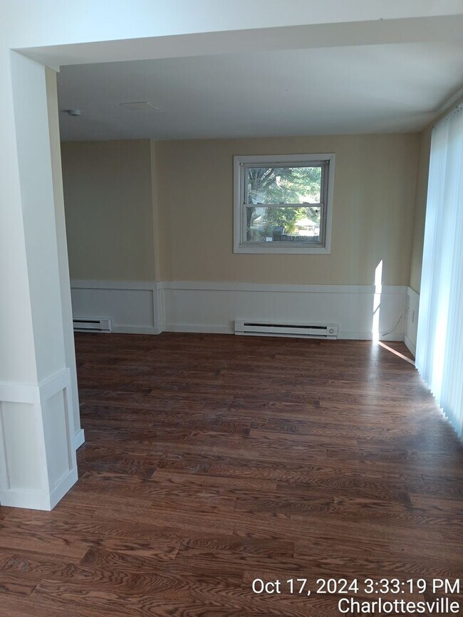 Building Photo - 110 Middlesex Dr