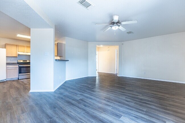 Building Photo - 7910 Lattimer Pond