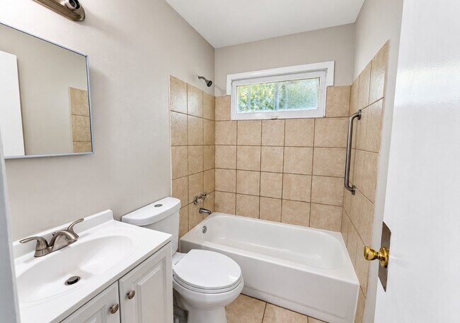 Building Photo - 1277 Waldorf Dr